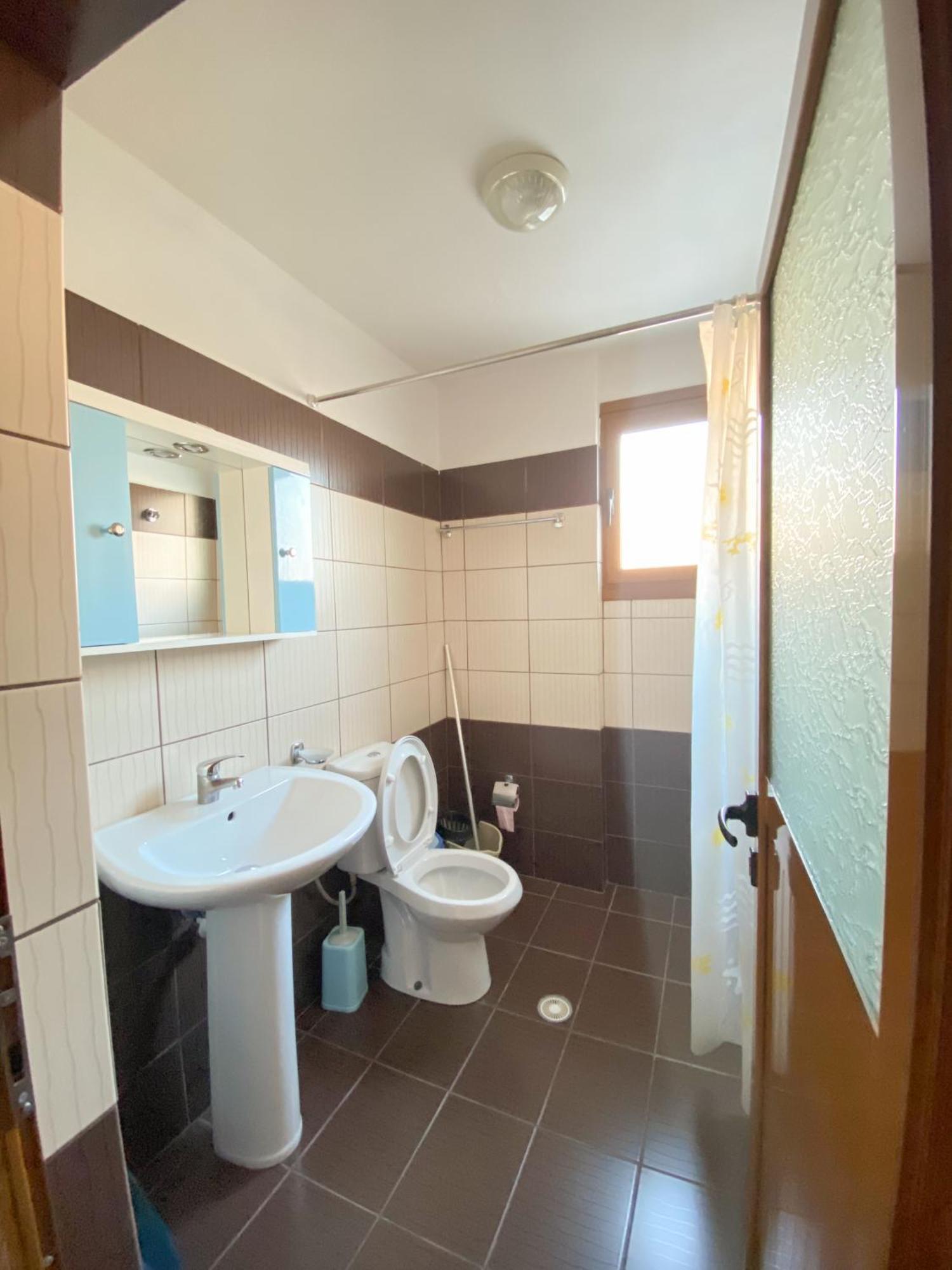 Summerland Apartment *